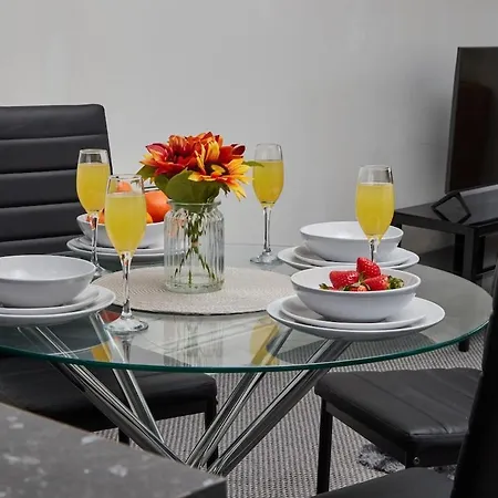 Corporate & Family Relocations - 3 Beds - Free Parking!