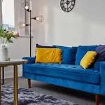Centre - Sleeps 3 - Corporate & Family Relocations - Workspace & Wifi - Free Parking * Leeds (West Yorkshire)