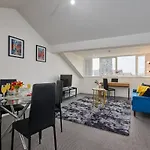 Centre - Sleeps 3 - Corporate & Family Relocations - Workspace & Wifi - Free Parking 리즈