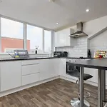 Centre - Sleeps 3 - Corporate & Family Relocations - Workspace & Wifi - Free Parking