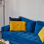 Apartment Centre - Sleeps 3 - Corporate & Family Relocations - Workspace & Wifi - Free Parking