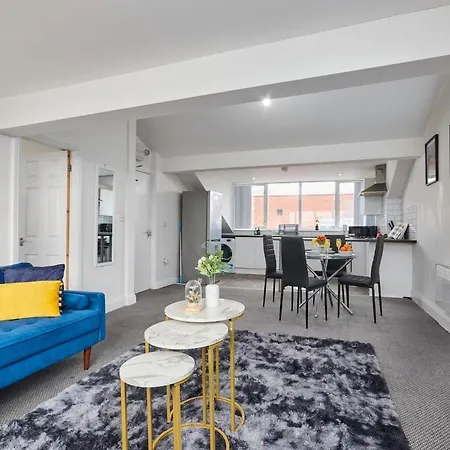 Apartment Centre - Sleeps 3 - Corporate & Family Relocations - Workspace & Wifi - Free Parking