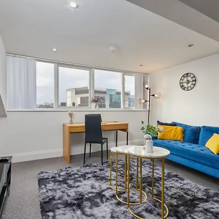 Apartment Centre - Sleeps 3 - Corporate & Family Relocations - Workspace & Wifi - Free Parking Leeds (West Yorkshire)