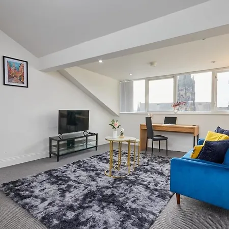 Apartment Centre - Sleeps 3 - Corporate & Family Relocations - Workspace & Wifi - Free Parking