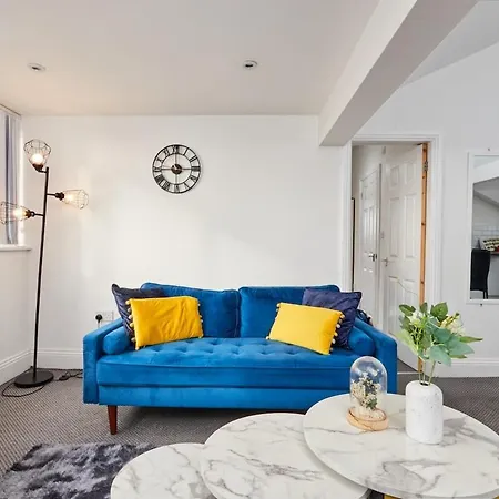 Centre - Sleeps 3 - Corporate & Family Relocations - Workspace & Wifi - Free Parking Apartment Leeds (West Yorkshire)