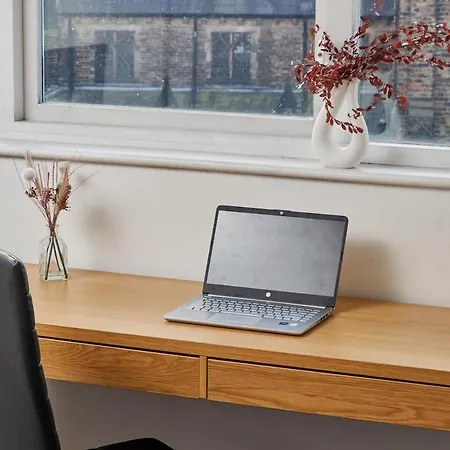 Centre - Sleeps 3 - Corporate & Family Relocations - Workspace & Wifi - Free Parking * Leeds (West Yorkshire)