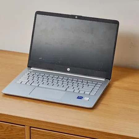 Apartment Centre - Sleeps 3 - Corporate & Family Relocations - Free Parking *