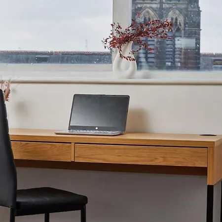 Centre Corporate & Family - Parking, Wifi & Workspace Leeds (West Yorkshire)