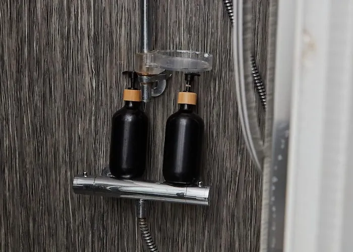 Centre - Sleeps 3 - Corporate & Family Relocations - Free Parking Apartment *