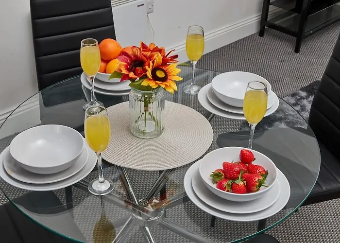Apartment Centre - Sleeps 3 - Corporate & Family Relocations - Free Parking Leeds (West Yorkshire)