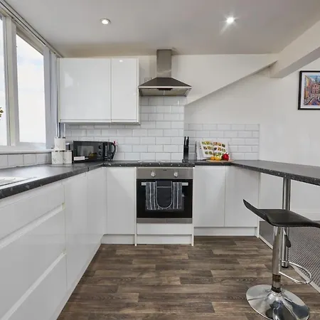 Sleeps 3 - Temporary Relocation - Work & Family Stays - Free Parking *